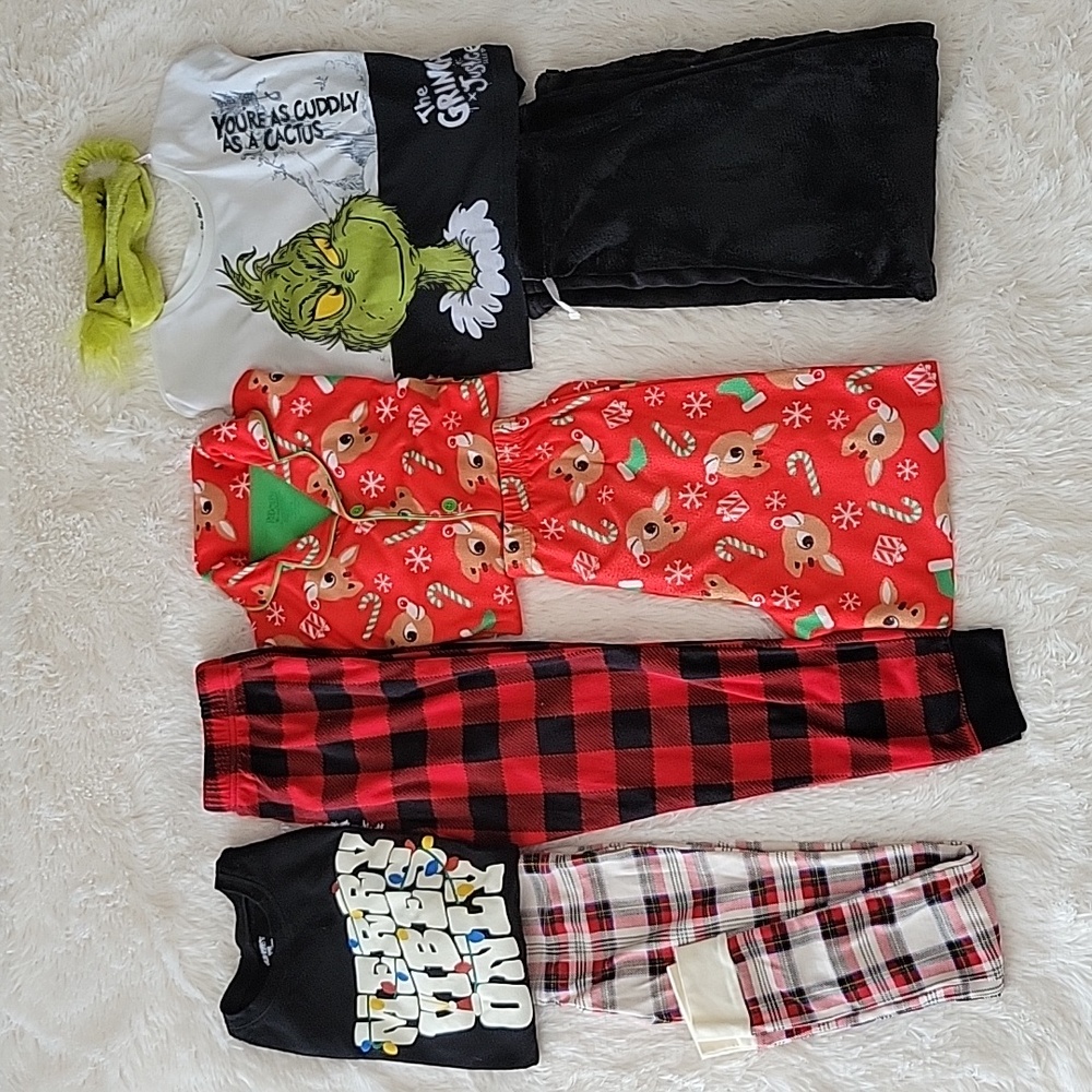 Mixed Brand Bundle Girls Winter Christmas Pajamas Rudolph, Grinch Size 10/12